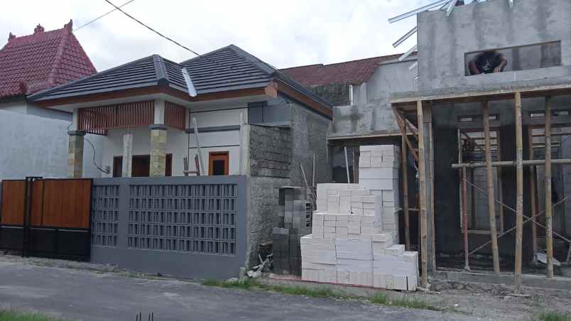 rumah proses bangun modern dekat paskhas au di berbah