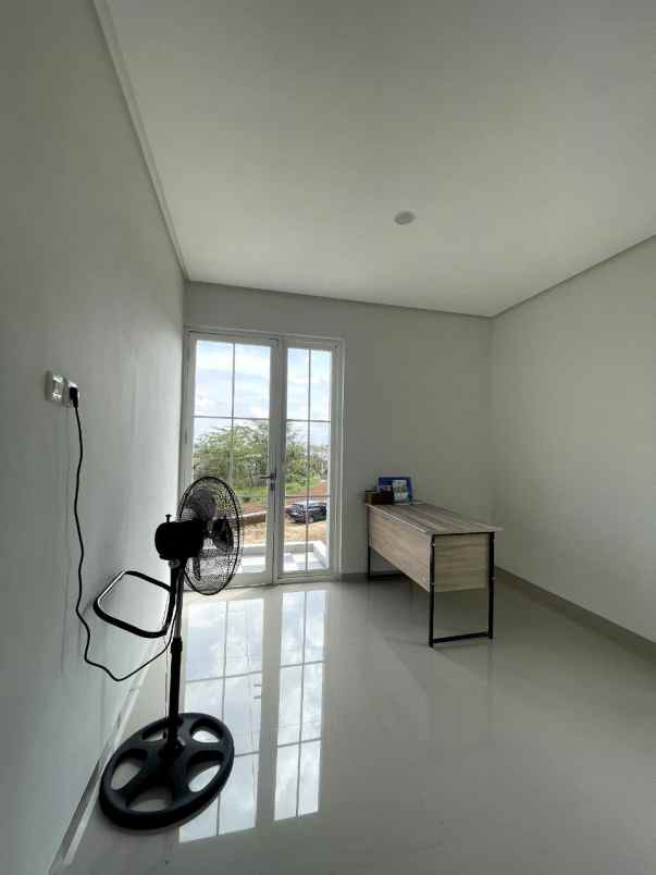 rumah rasa villa lokasi strategis di malang