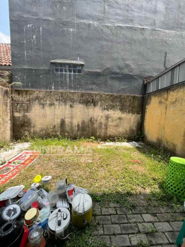 rumah second dalam cluster di jalan raya pitara depok