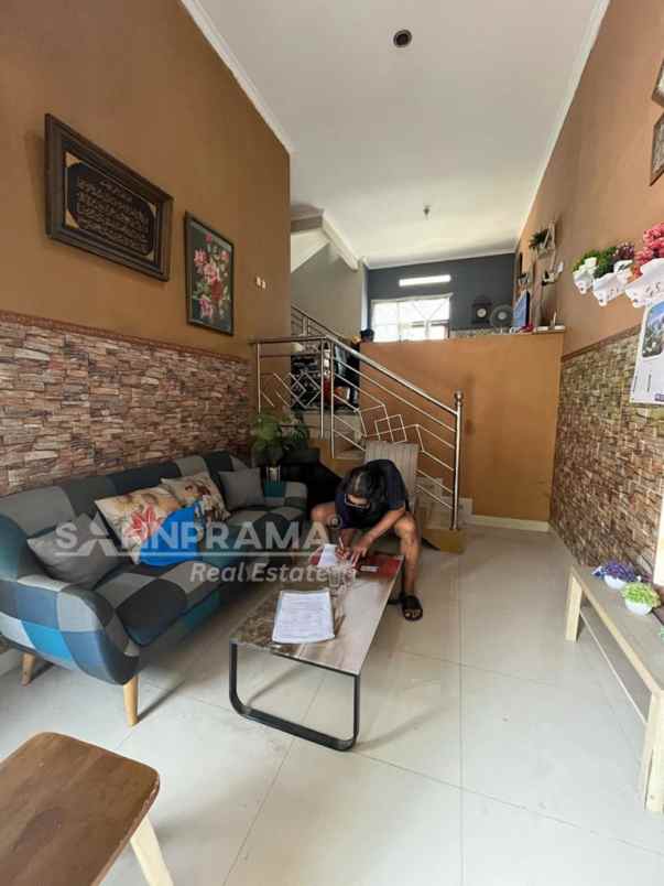 rumah second dalam cluster di jalan raya pitara depok