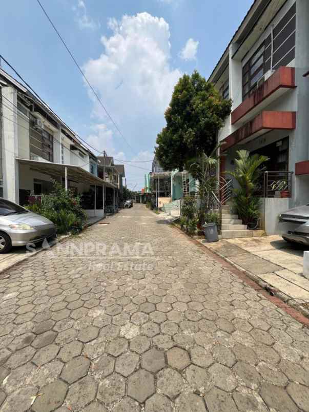 rumah second dalam cluster di jalan raya pitara depok