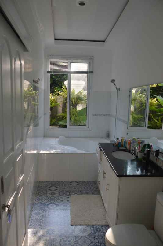 rumah second terawat strategis di kemang timur jak sel