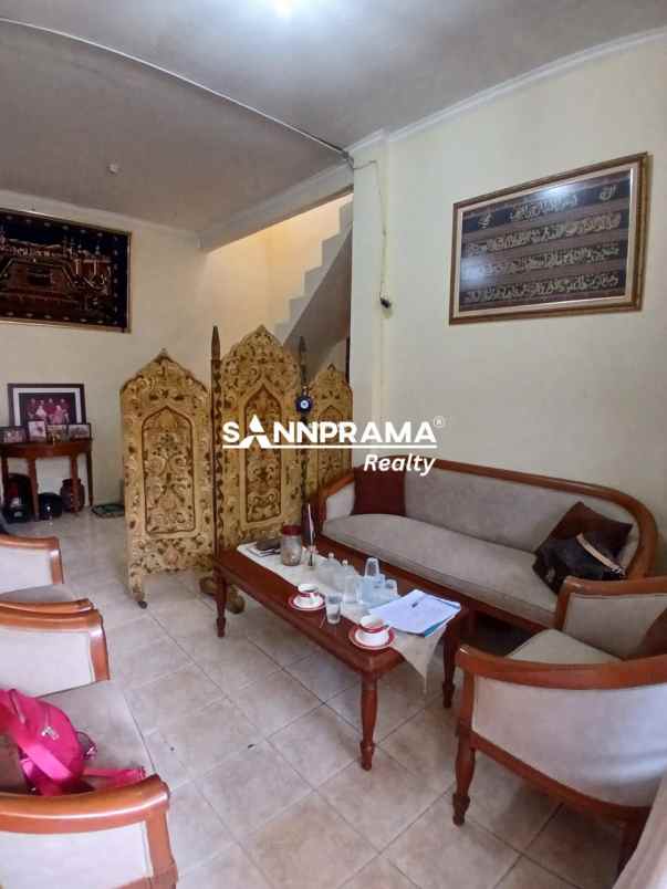 rumah second terawat strategis di mampang depok