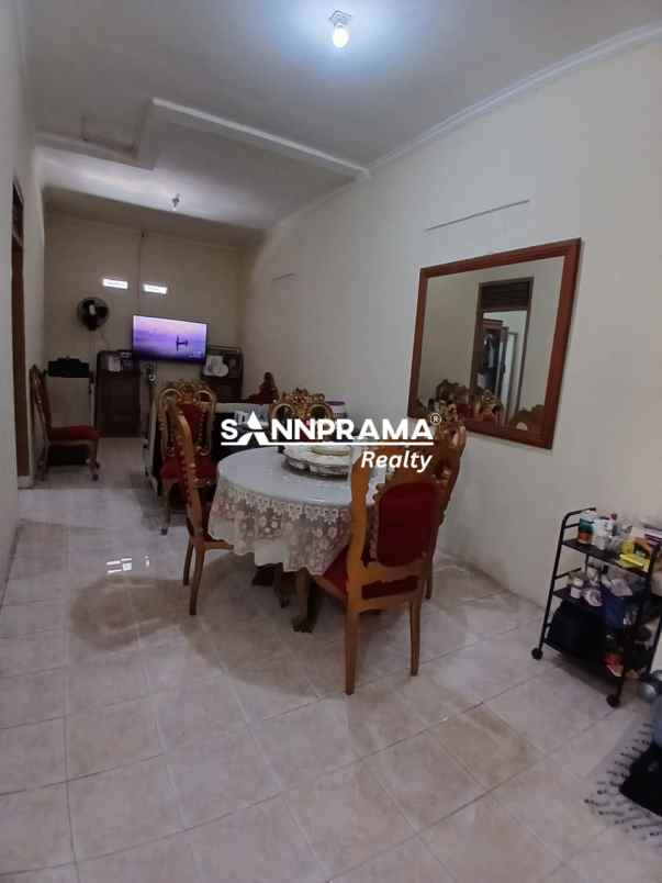 rumah second terawat strategis di mampang depok