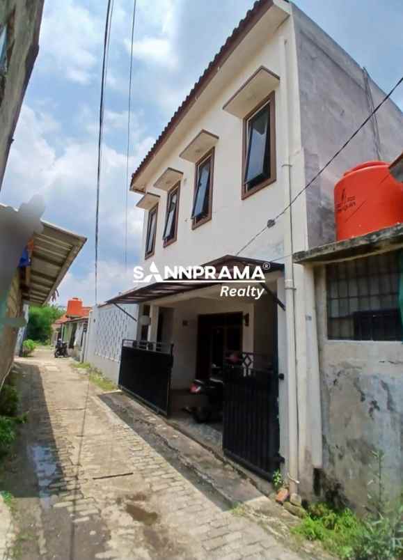 rumah second terawat strategis di mampang depok