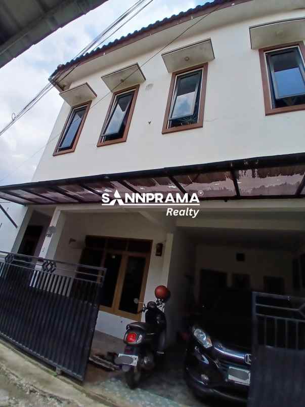 rumah second terawat strategis di mampang depok