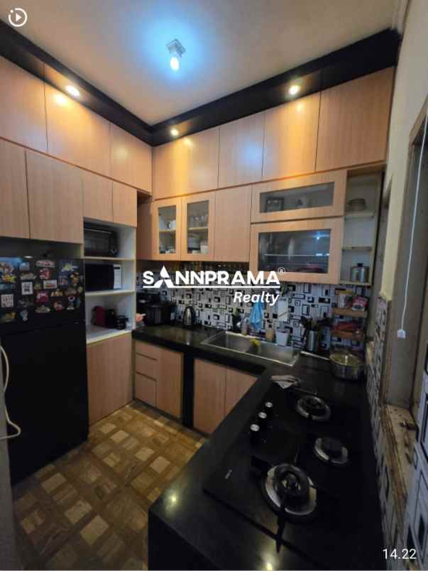 rumah second terawat strategis di mampang depok