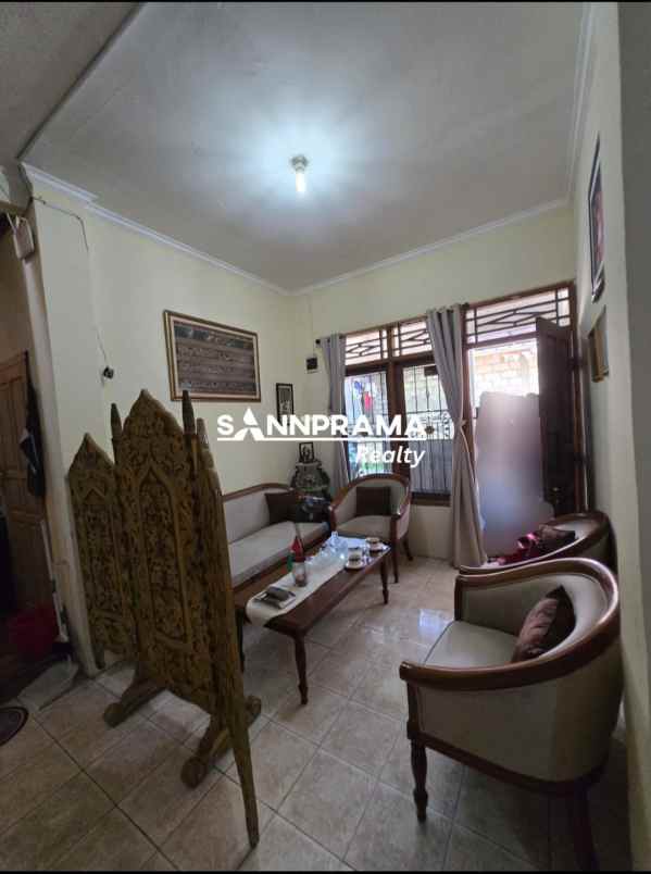 rumah second terawat strategis di mampang depok