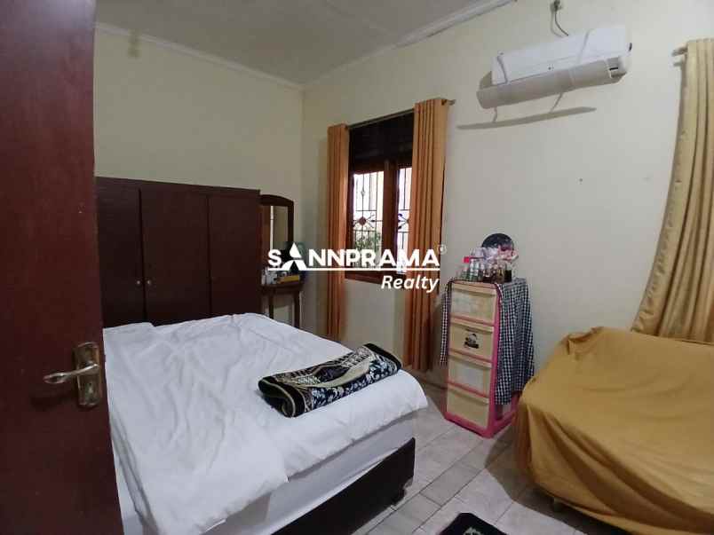 rumah second terawat strategis di mampang depok