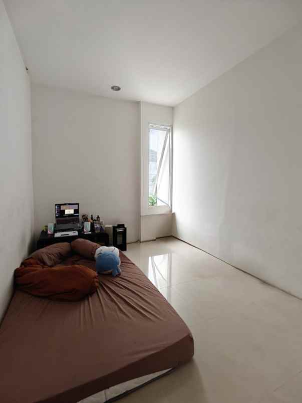 rumah secondary siap huni di duren sawit