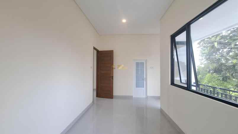 rumah siap huni 2 lantai dekat ke exit tol maguwoharjo