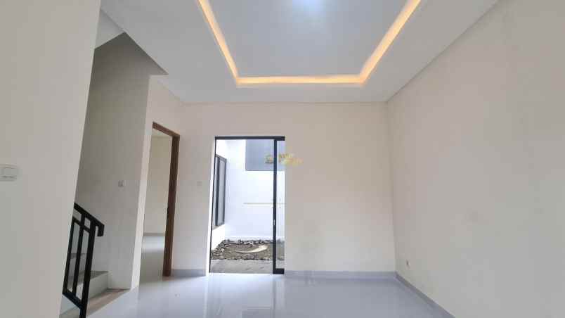 rumah siap huni 2 lantai dekat ke exit tol maguwoharjo