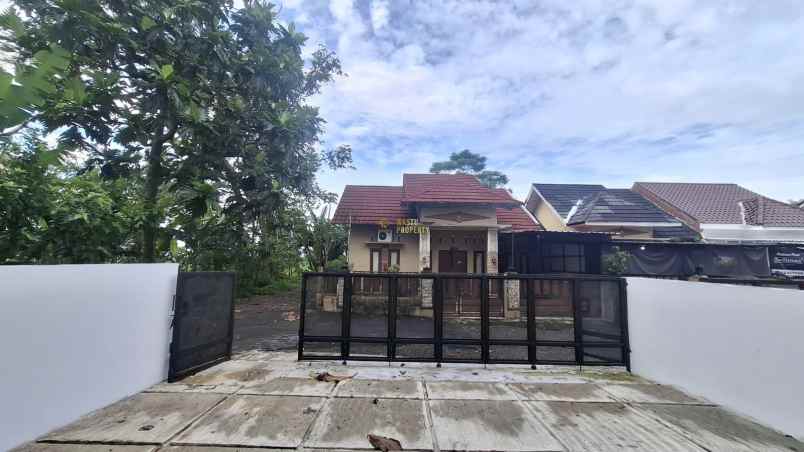 rumah siap huni 2 lantai dekat ke exit tol maguwoharjo