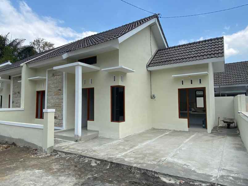 rumah siap huni dengan 3 unit terakhir daerah sayegan