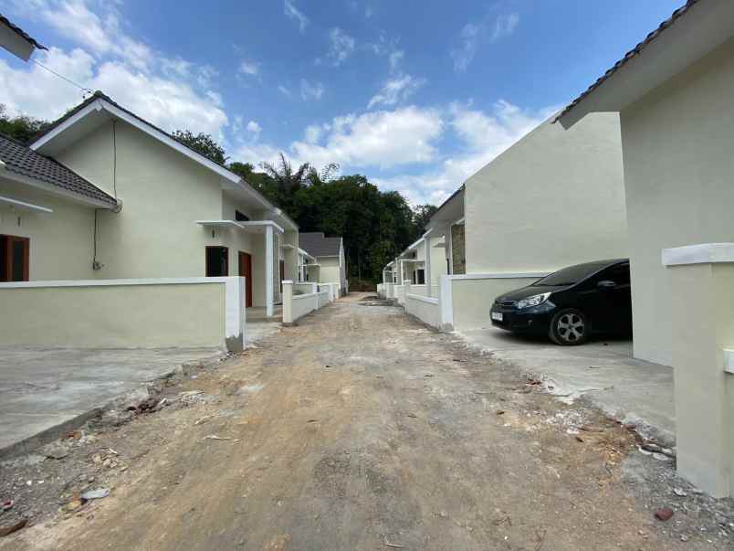 rumah siap huni dengan 3 unit terakhir daerah sayegan