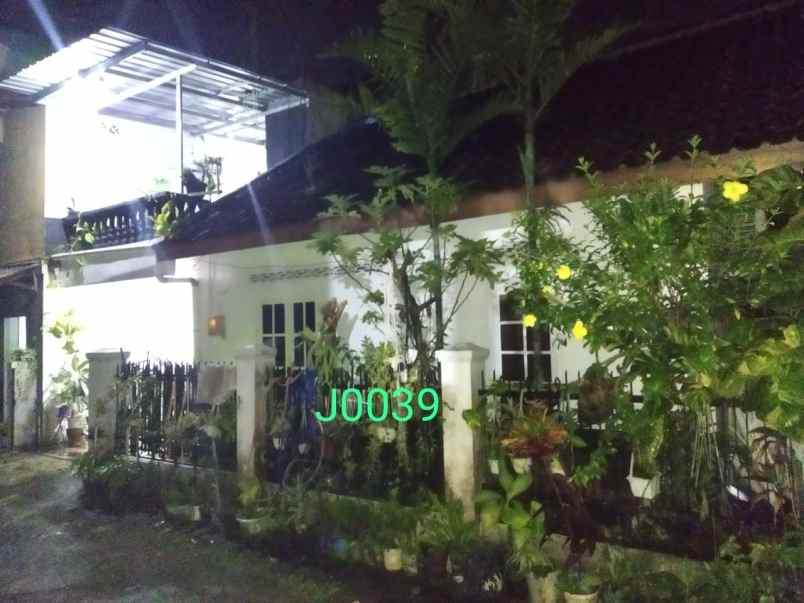 rumah sleman 11 menit bandara adisucipto 2 lantai