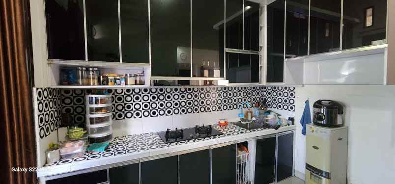 rumah strategis dan nyaman dekat pasar cisalak depok