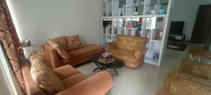 rumah strategis dan nyaman dekat pasar cisalak depok