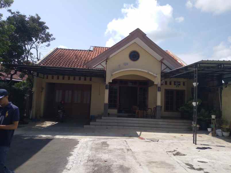 rumah usaha tepi jln solo tawangmangu karanganyar