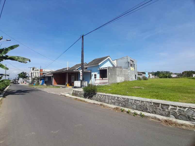 rumah view gunung karanggintung tepi jalan raya