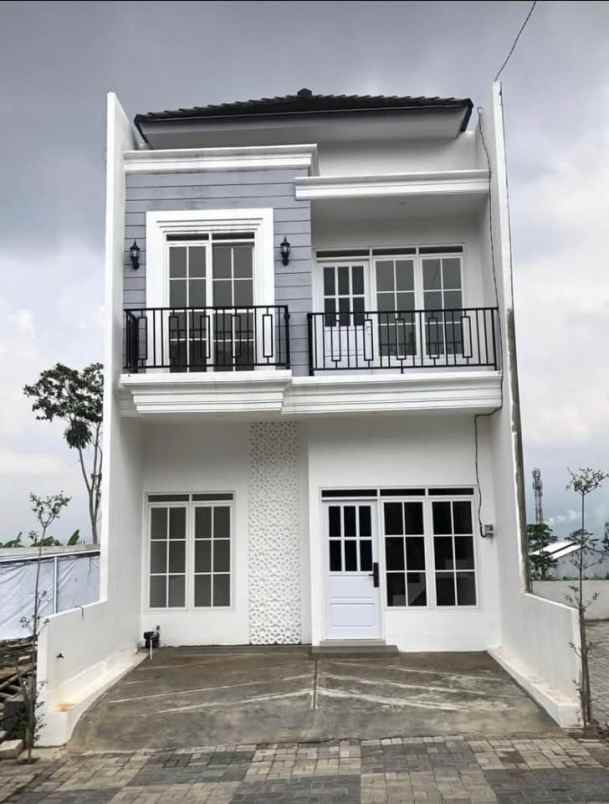 rumah villa lokasi ketindan lawang malang