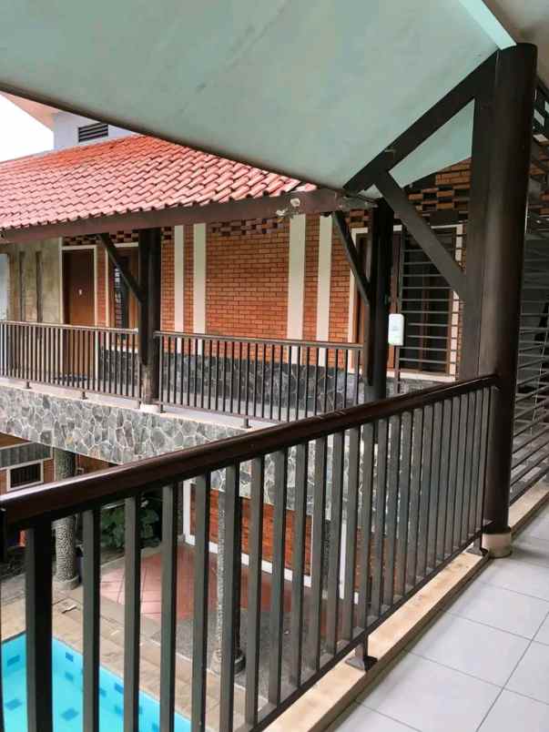 rumah villa luas bojongsari depok ada kolam renang