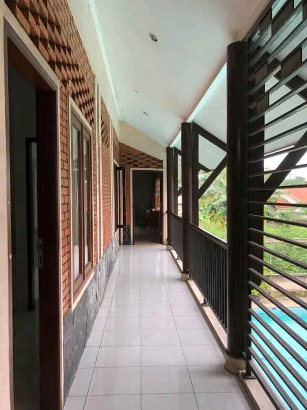 rumah villa luas bojongsari depok ada kolam renang