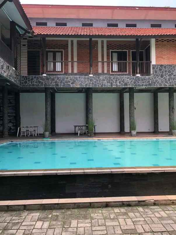 rumah villa luas bojongsari depok ada kolam renang