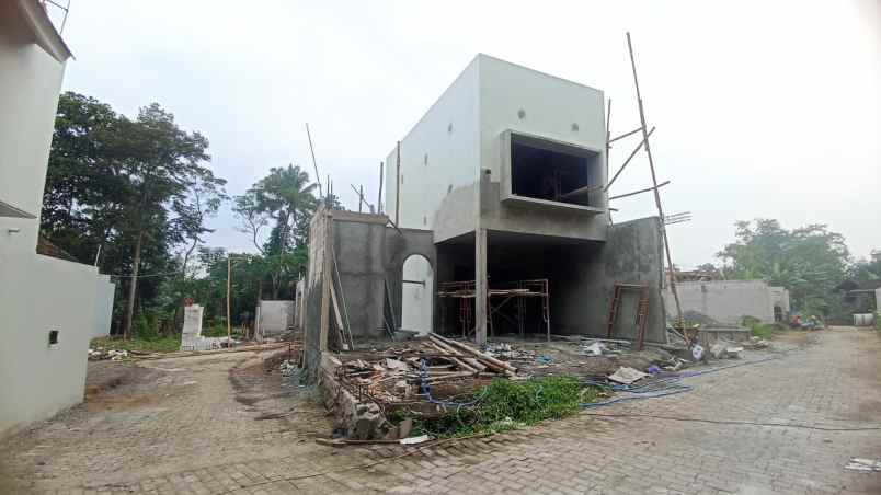 rumah villa modern di jogja utara