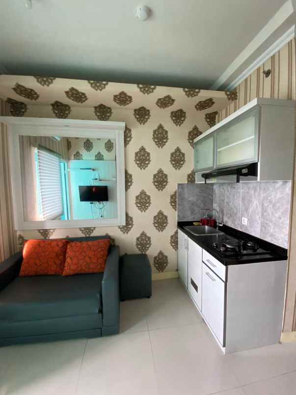 sewa apartemen 2 kamar furnish di green pramuka city