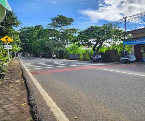 tanah luas pinggir jalan raya utama di jakarta selatan