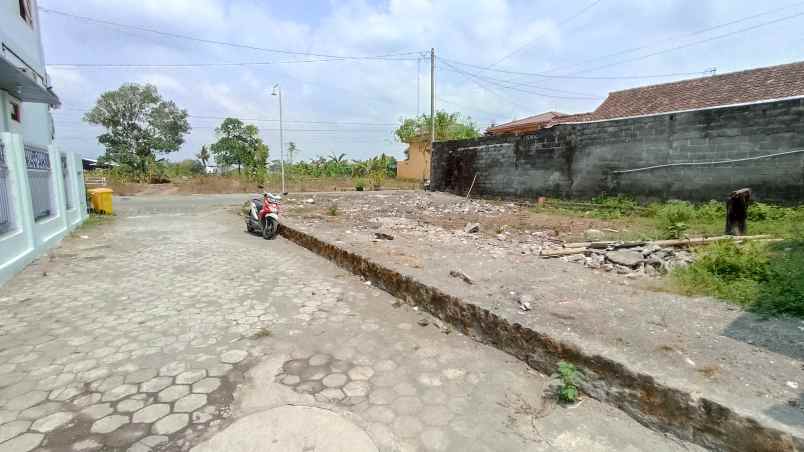 tanah sleman jl damai timur mall sch