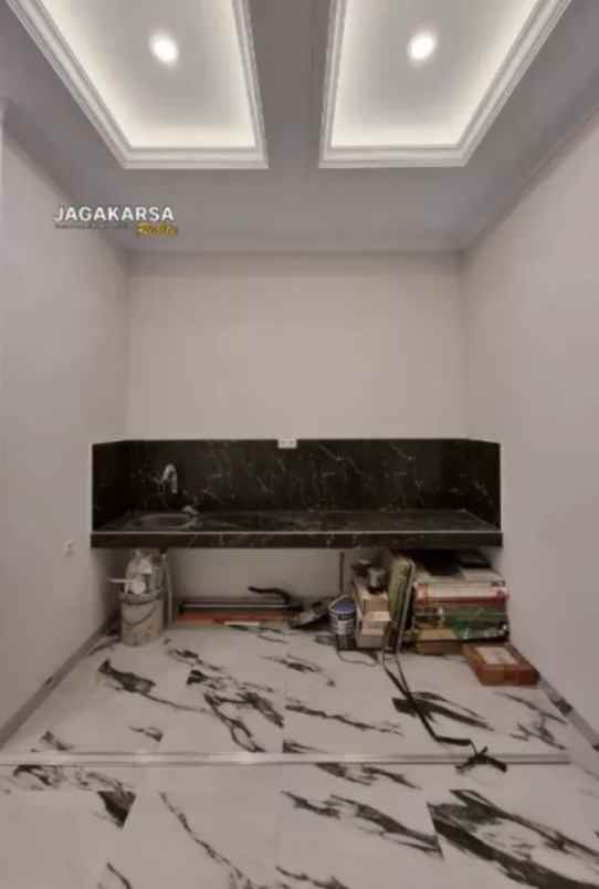 townhouse siap huni di jagakarsa