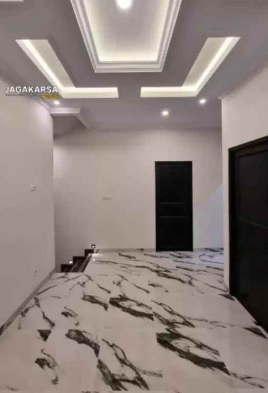 townhouse siap huni di jagakarsa