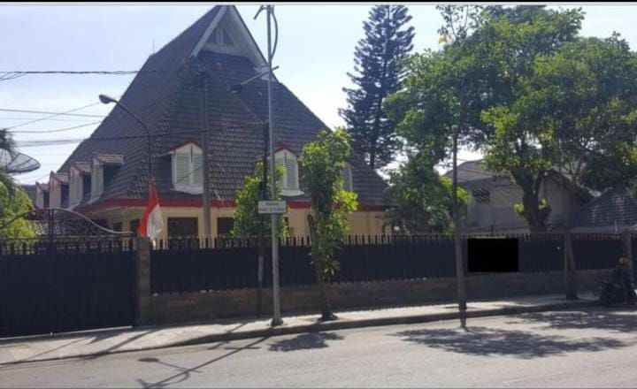 bangunan komersial di raya diponegoro sby pusat