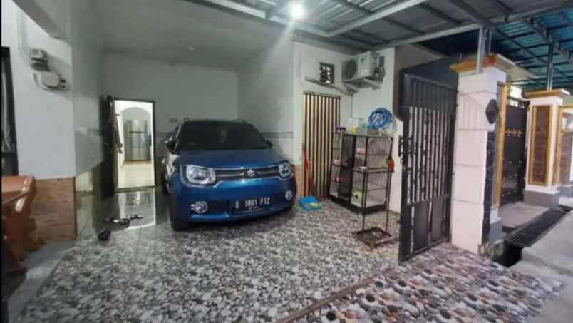 dijual cepat rumah 2 lantai siap huni