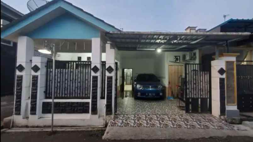 dijual cepat rumah 2 lantai siap huni