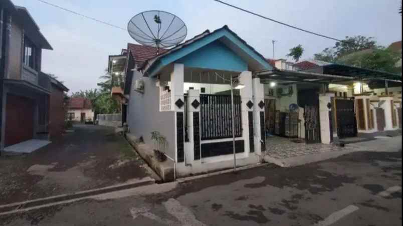 dijual cepat rumah 2 lantai siap huni