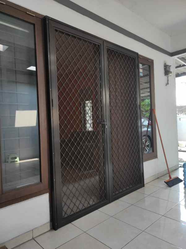 dijual cepat rumah di jln matahari bekasi selatan