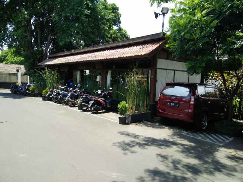 dijual hotel jl candi panggung