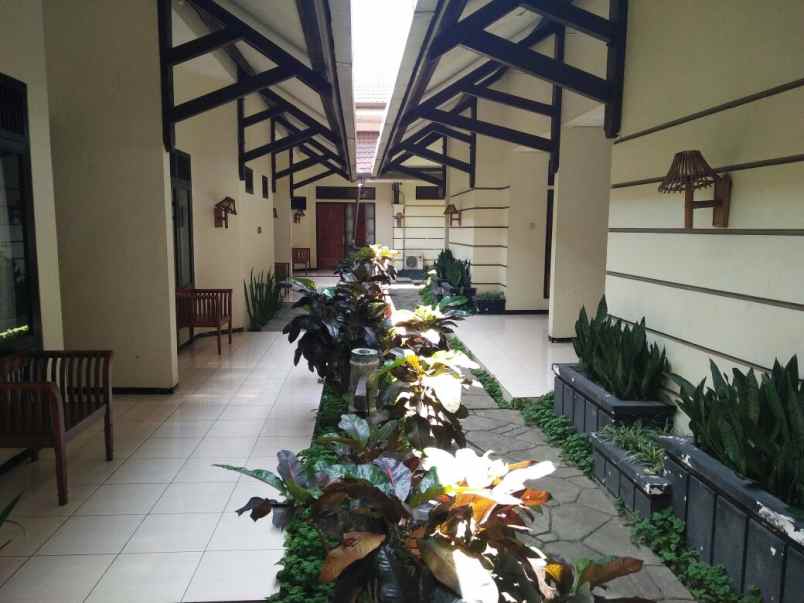 dijual hotel jl candi panggung