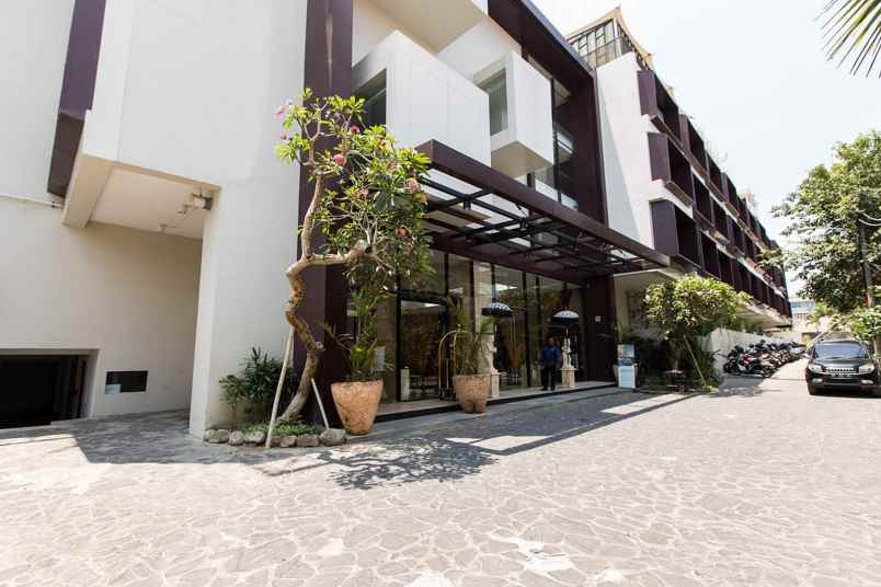 dijual hotel jl petitenget kerobokan