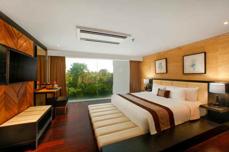 dijual hotel jl petitenget kerobokan