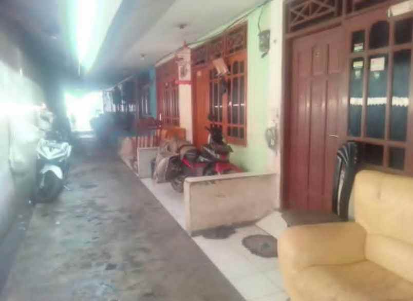 dijual kontrakan 8 pintu dan 4 kios di jkt barat