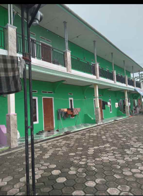 dijual rm 10 pintu depan jalan raya kerawang
