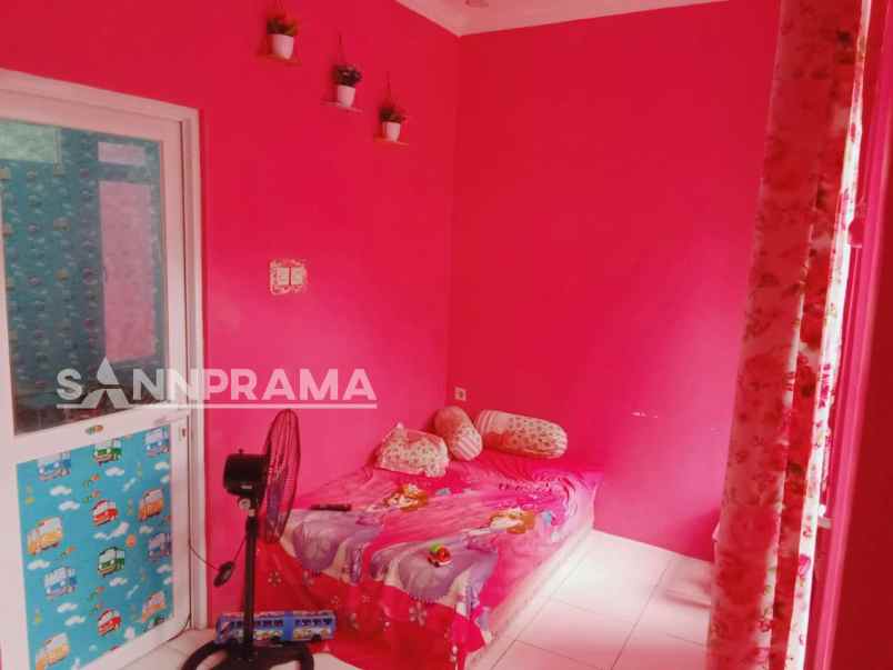 dijual rumah 2 lantai