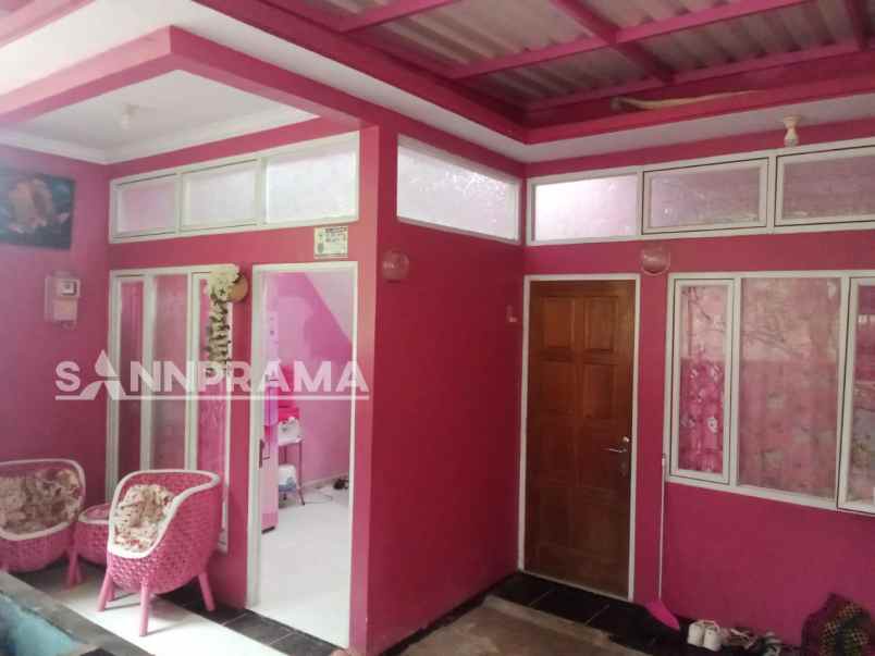 dijual rumah 2 lantai