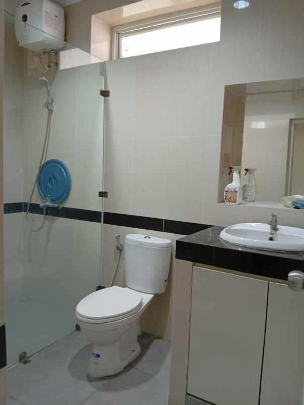 dijual rumah 2 lantai