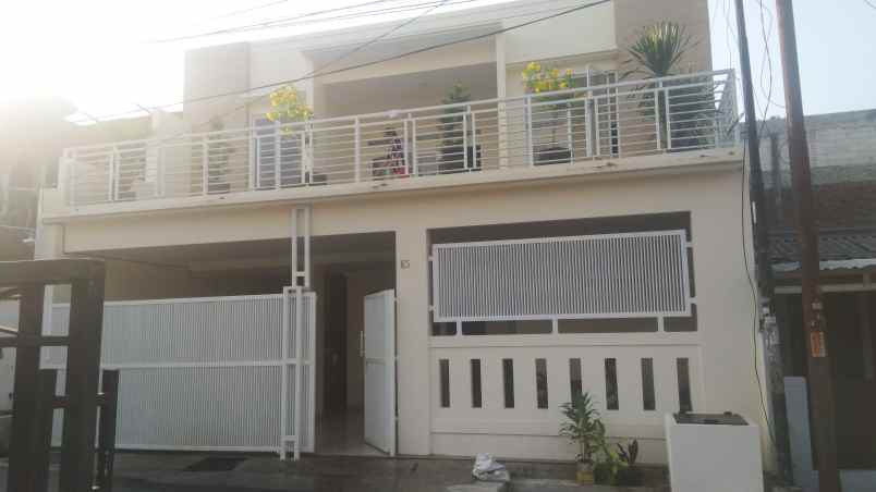 dijual rumah 2 lantai