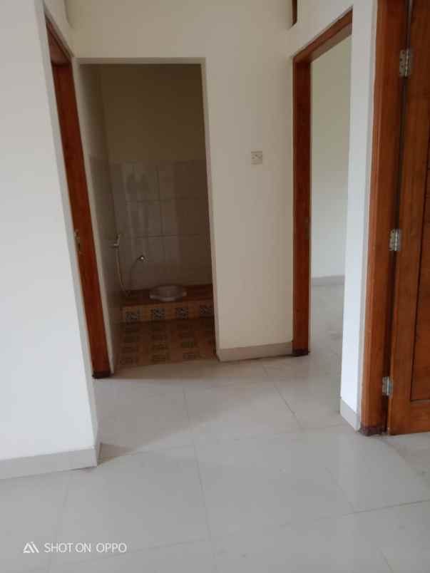 dijual rumah 2 lantai dalam perumahan